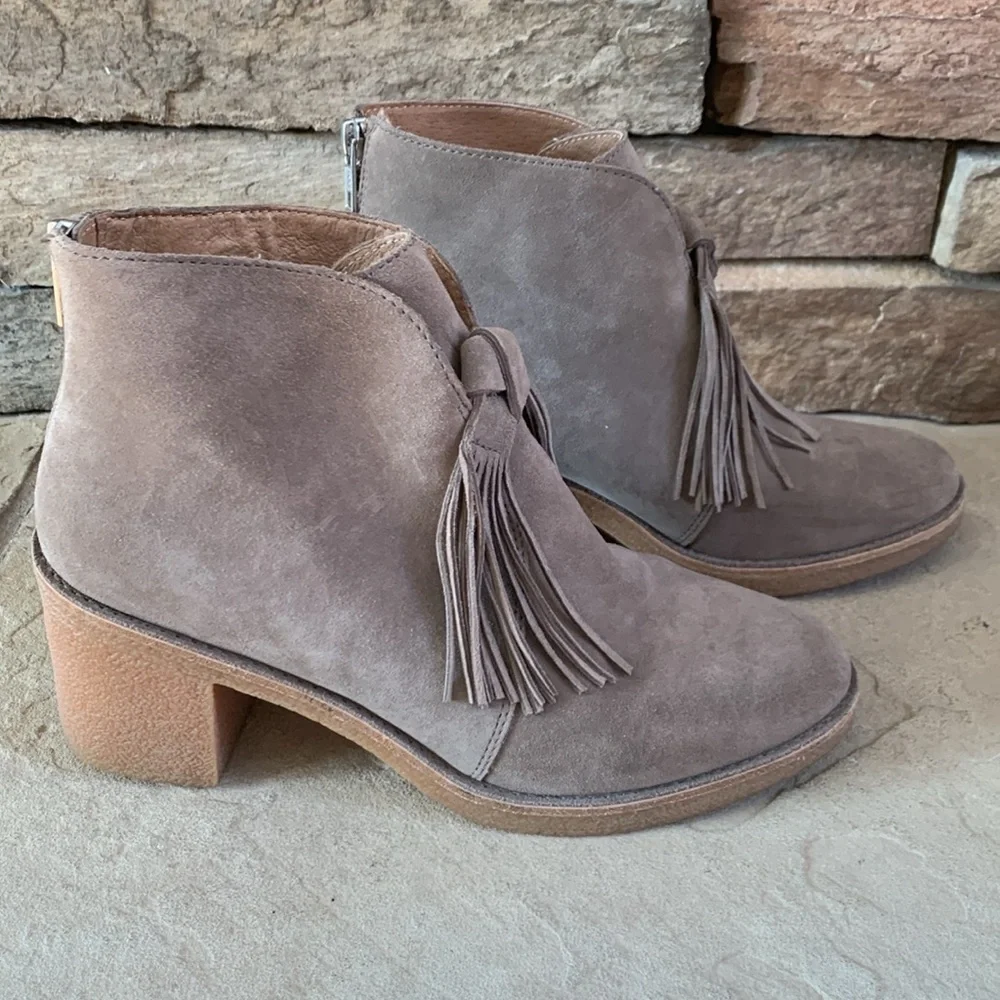 UGG sz 9 taupe heeled booties with front fringe and rubber heel